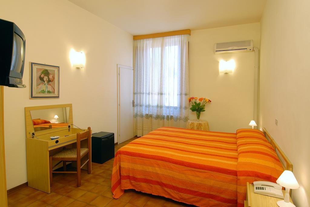 Hotel Delizia Genovese Montecatini-Terme Camera foto